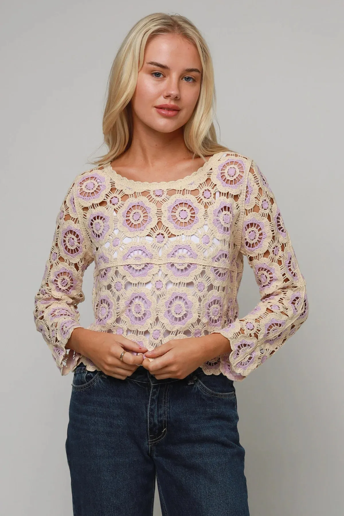 CROPPED LONG SLEEVE TOP PURPLE AND CREAM FLOWERS